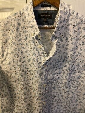 Banana Republic Men’s White Short-Sleeve Button-Down with Blue Pineapple Print